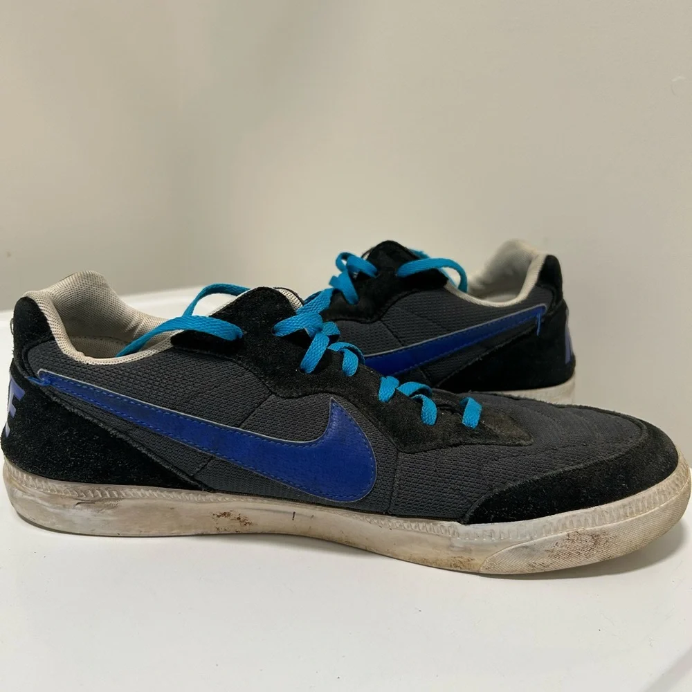 Nike Men’s Sneaker Black Blue Size 11.5
